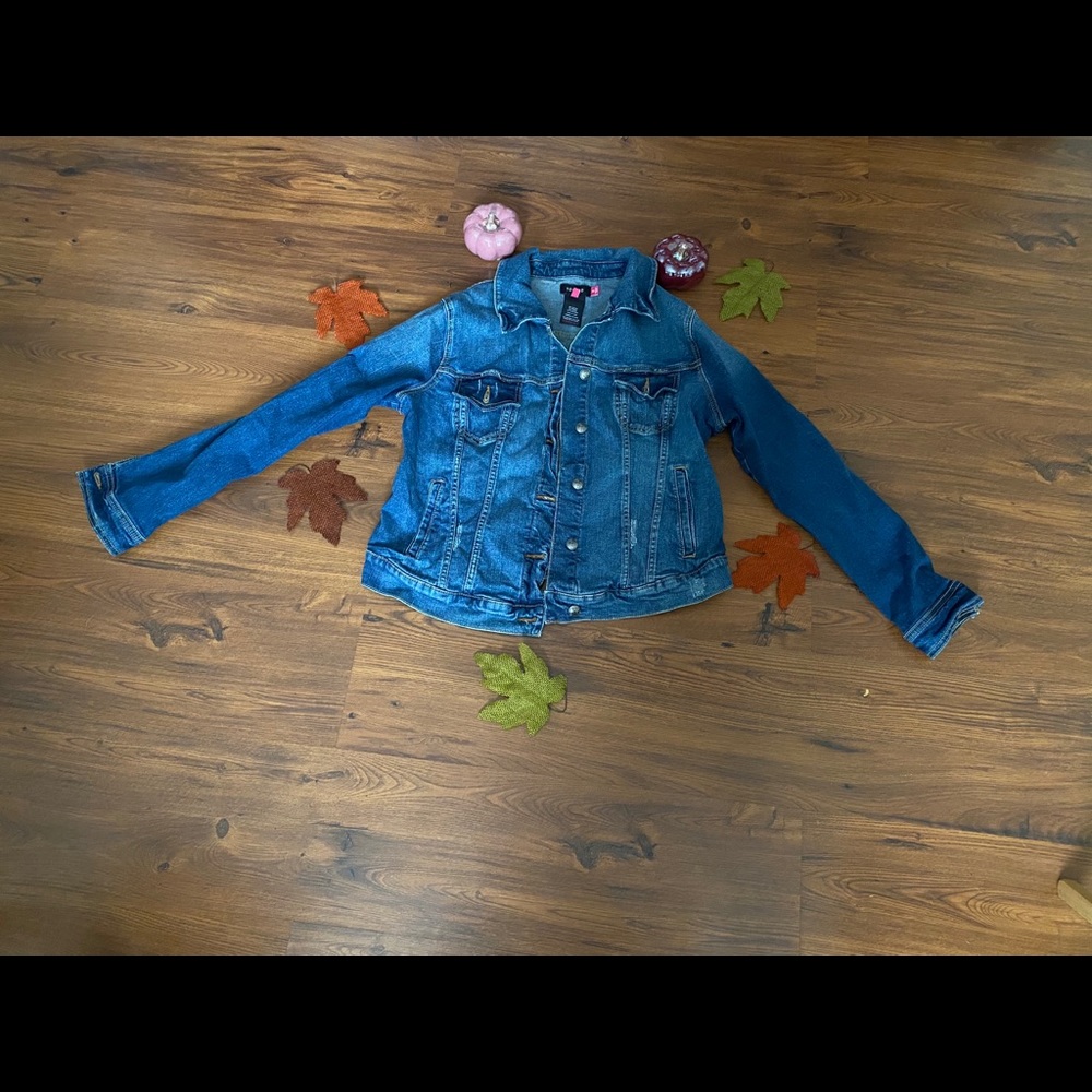 Excellent condition-Torrid Blue Jean jacket - Picture 3 of 4